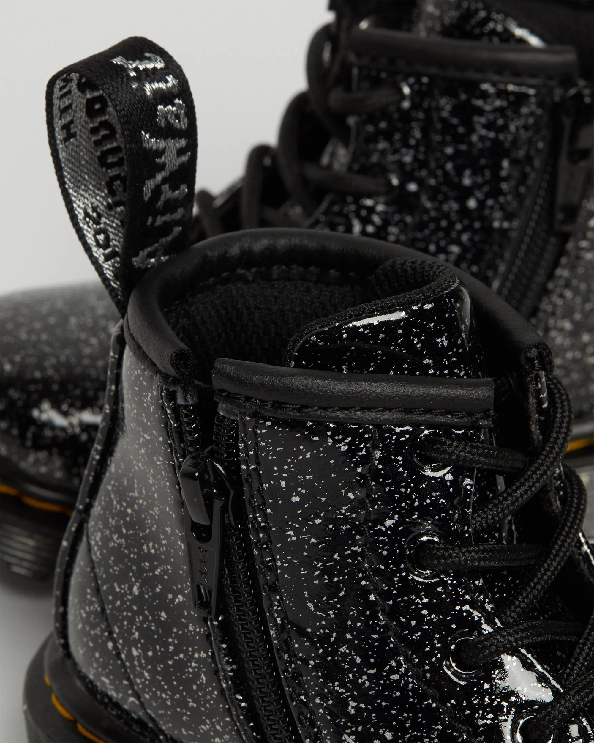 Botines 1460 de purpurina para bebé en Cosmic Glitter