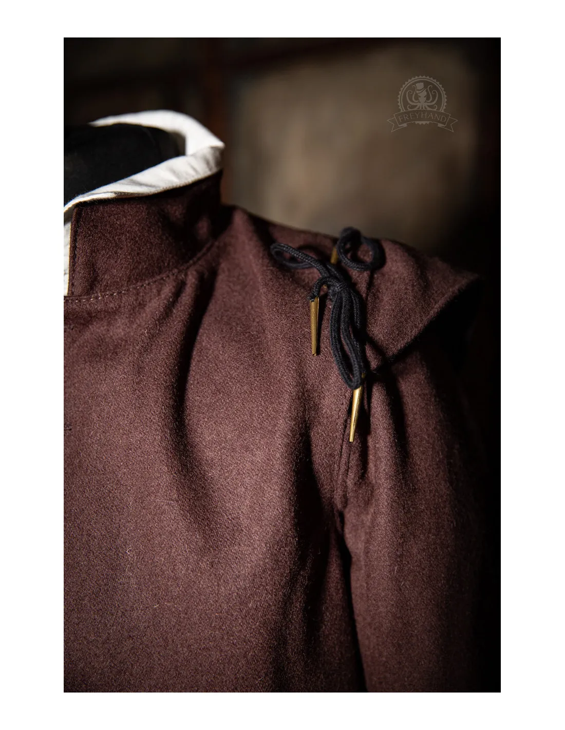 CHAQUETA MOSQUETERO QUENTIN EN LANA  MARRóN